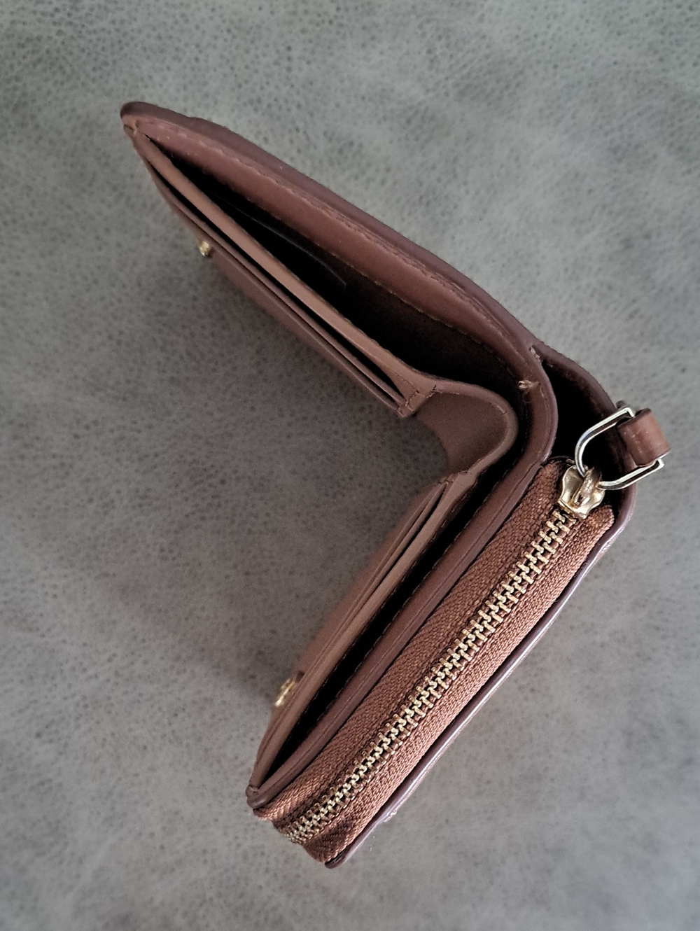 Marc Jacobs Pebbled Leather Zip Wallet in Warm Brown - Picture 7 of 8